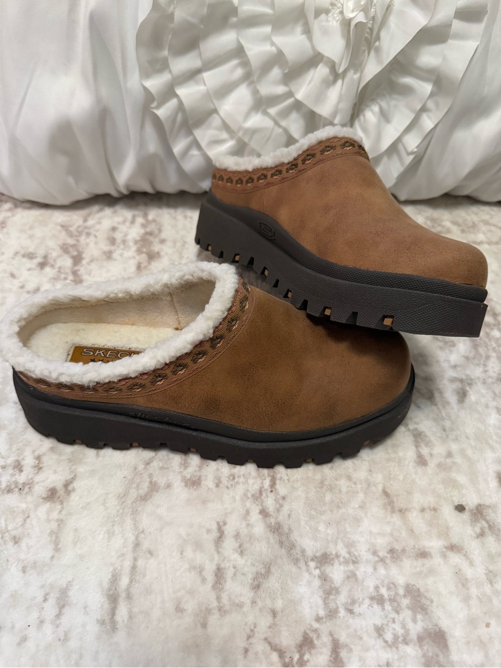 SKECHERS Shindigs - Comfy Hour Clogs